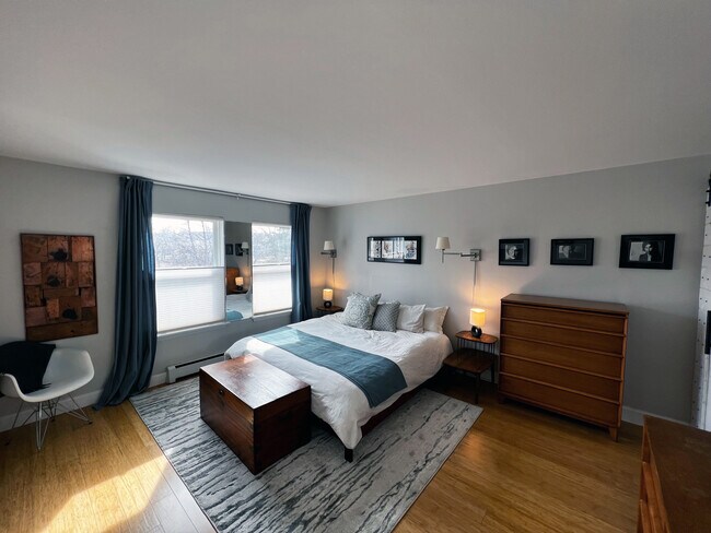 Primary Bedroom - King Size Bed - 8033 Countryside Park
