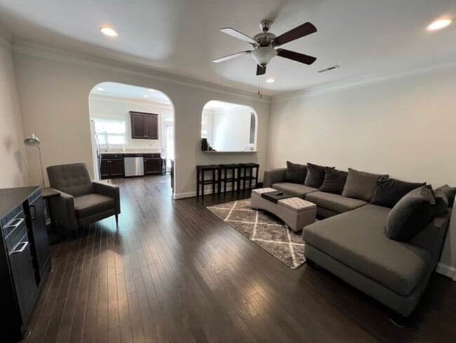 Building Photo - Jonestown Road Area