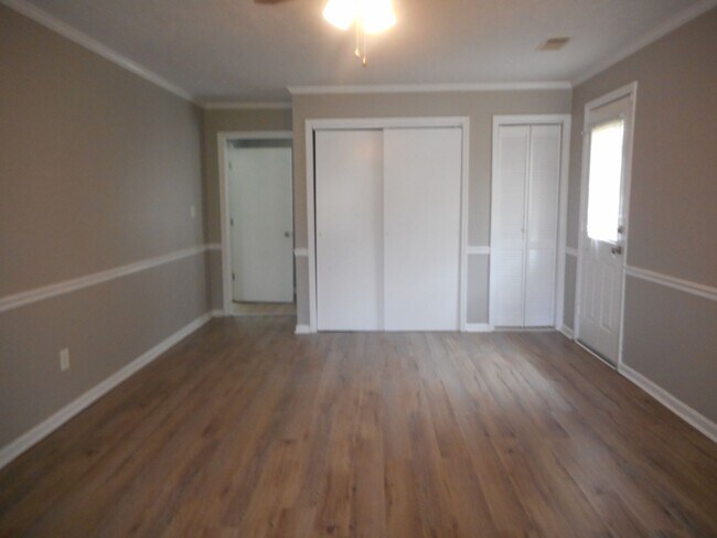 Building Photo - 3 Bedroom 2 Bath W/ Flex Room Pepperidge