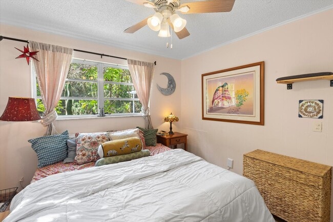 Building Photo - Charming 2-Bedroom Home for Rent in Big Pine Key