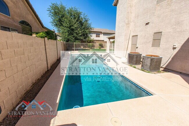 Building Photo - 960 E Constitution Dr