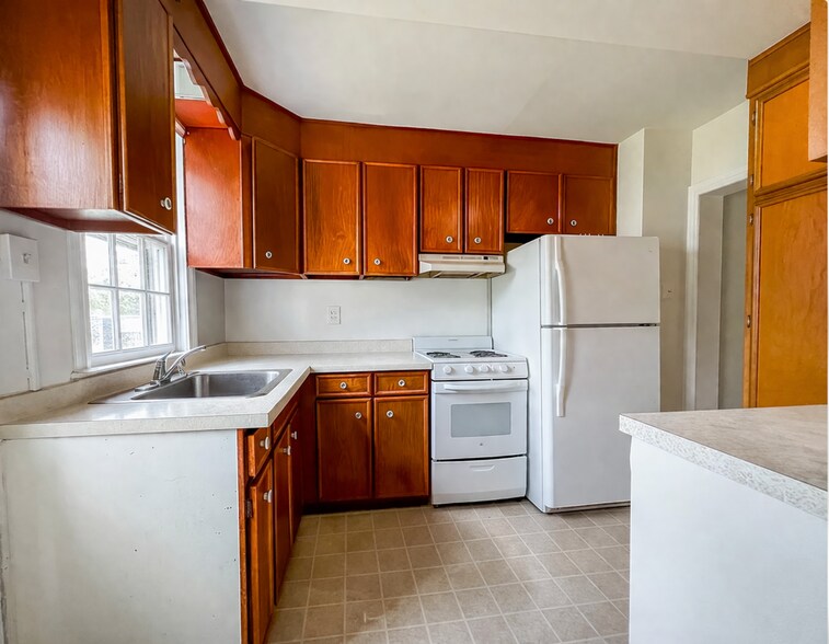 Building Photo - 119 W Maple Ave