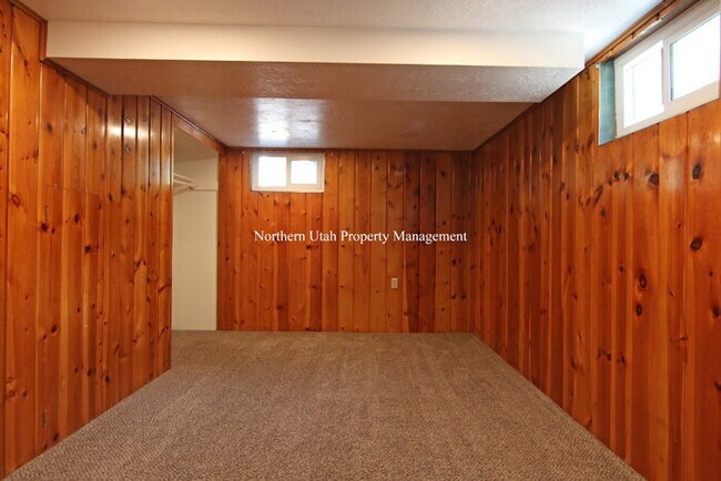 Building Photo - 2 Bed 1 Bath