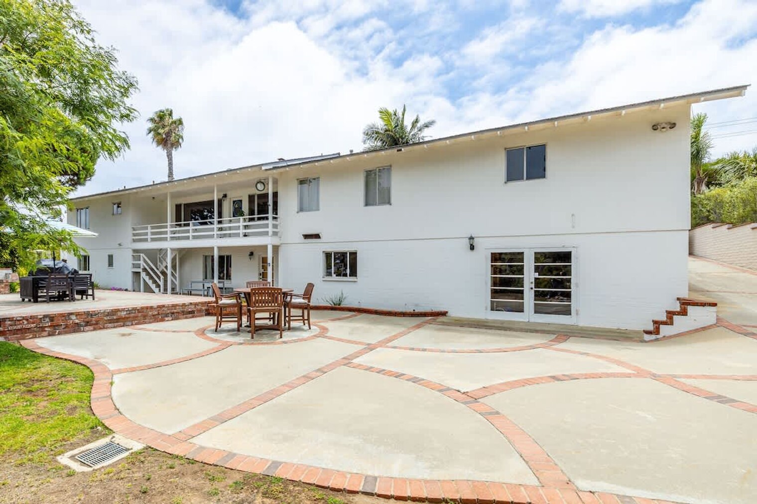 Building Photo - 4000 Highland Dr