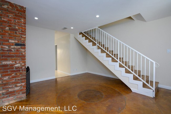 Building Photo - 518 E Washington Blvd