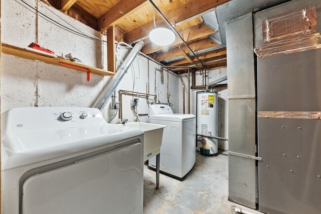 Building Photo - Modern 3-Bed Townhome in Hoffman Estates –...