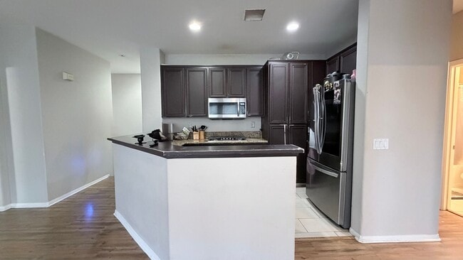 Building Photo - Chula Vista townhouse now available for rent