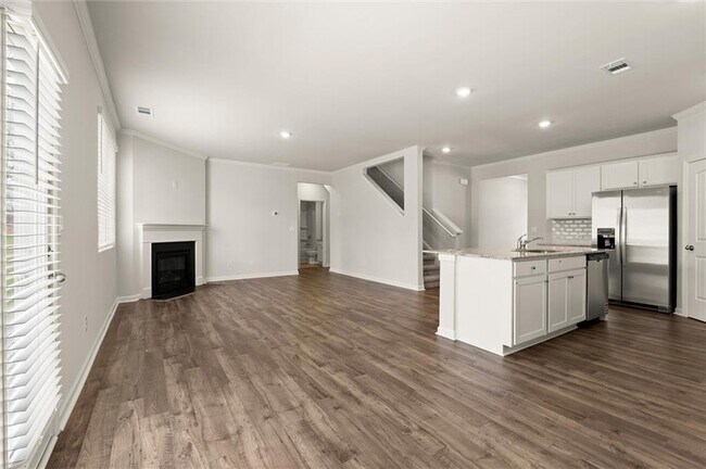 Building Photo - 348 Belmont Dr