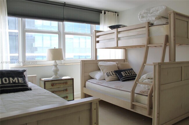 Building Photo - 2030 S Ocean Dr