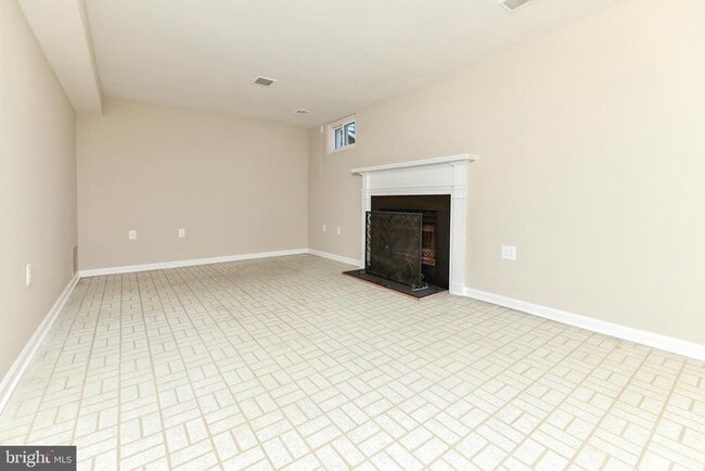 Building Photo - 5668 Ridge View Dr