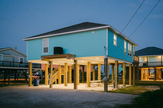 Building Photo - 305 Jettyview Rd