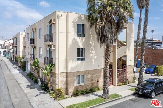 Primary Photo - 2301 Santa Monica Blvd