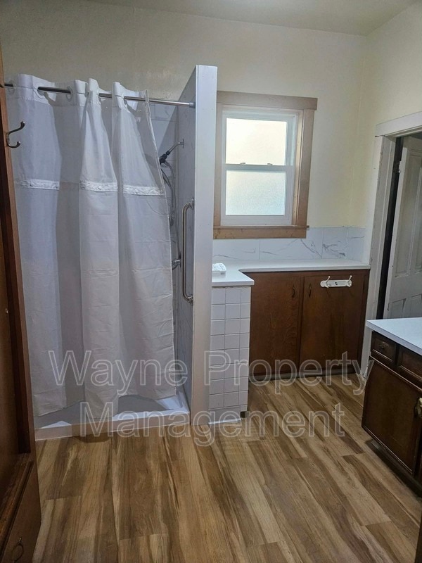 Building Photo - 516 N Cadwell Ave