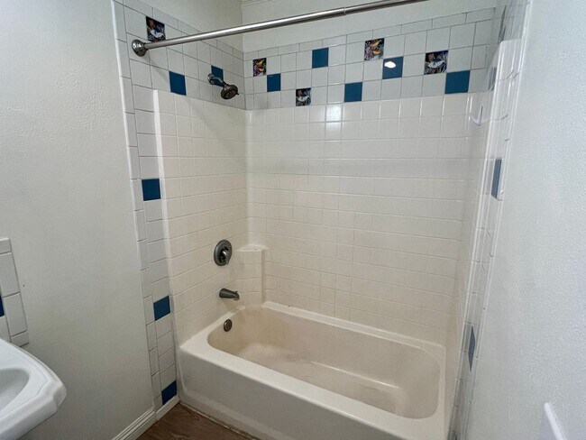 Building Photo - 6551 La Luna Ave