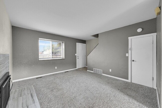 Building Photo - $1,495, 2-bed, 1.5 bath Unit in CO Springs with Assigned Parking Spot.