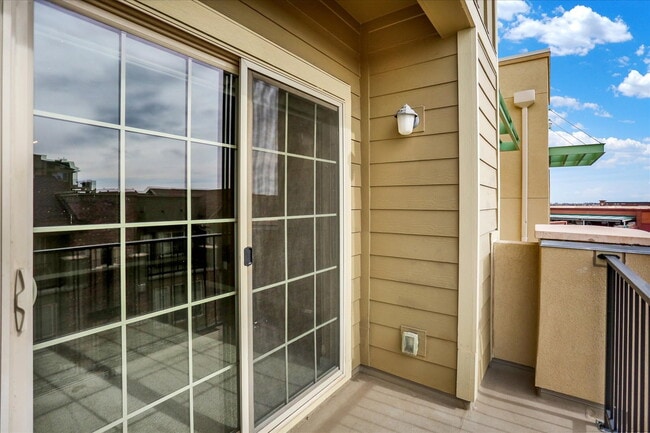 Building Photo - (11RO#401) Clocktower Condo - 1 bedroom, 1 bath.