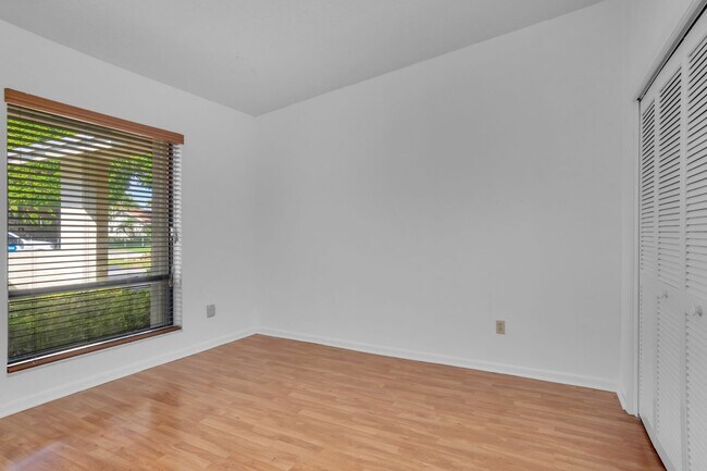 Building Photo - Beautiful home in quiet neighborhood