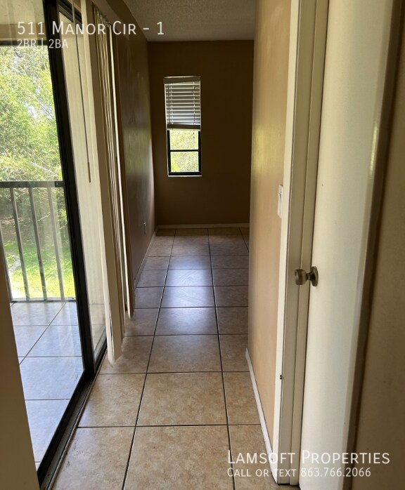 Building Photo - 511 Manor Cir