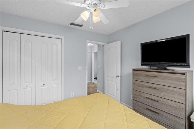 Building Photo - 40 Pine Shadow Cir