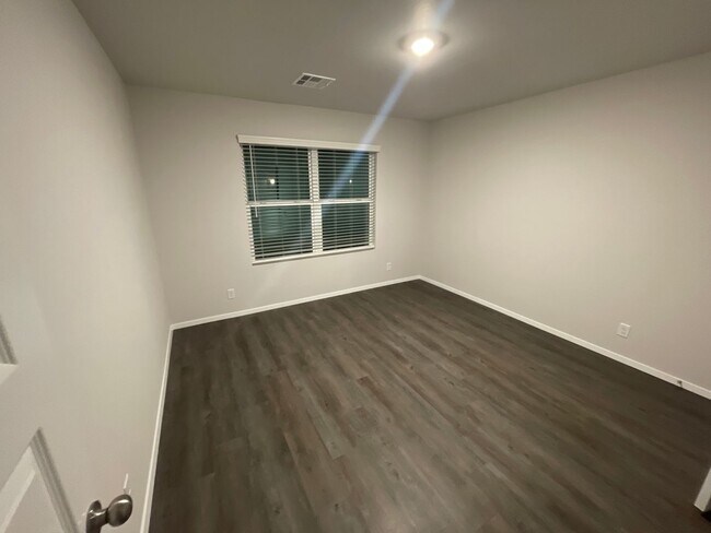 Building Photo - *Pre-leasing* Three Bedroom | Two Bath Hom...