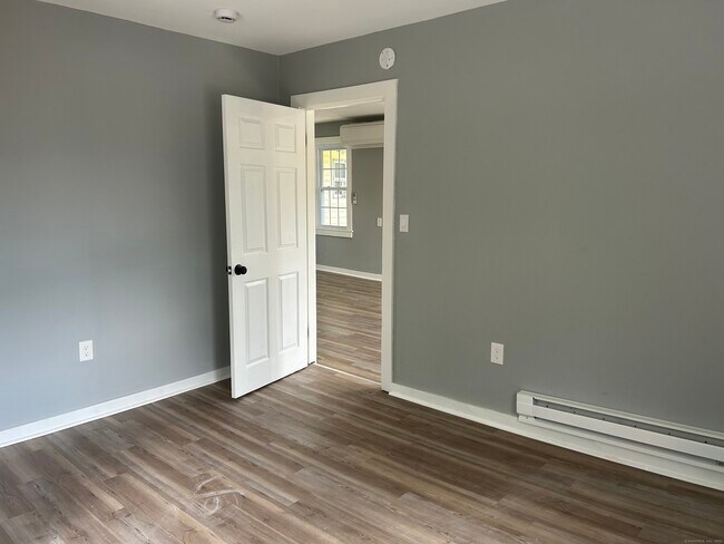 Building Photo - 27 N Main St