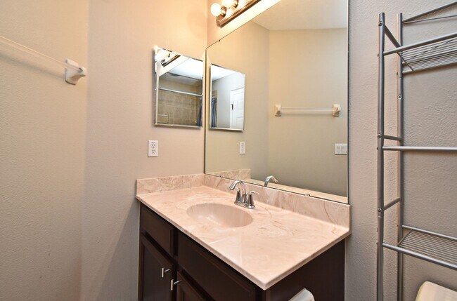 Building Photo - Beautiful townhouse at Claytons Crossing O...