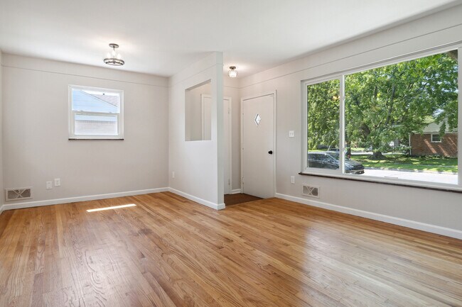 Building Photo - 36640 Angeline Cir