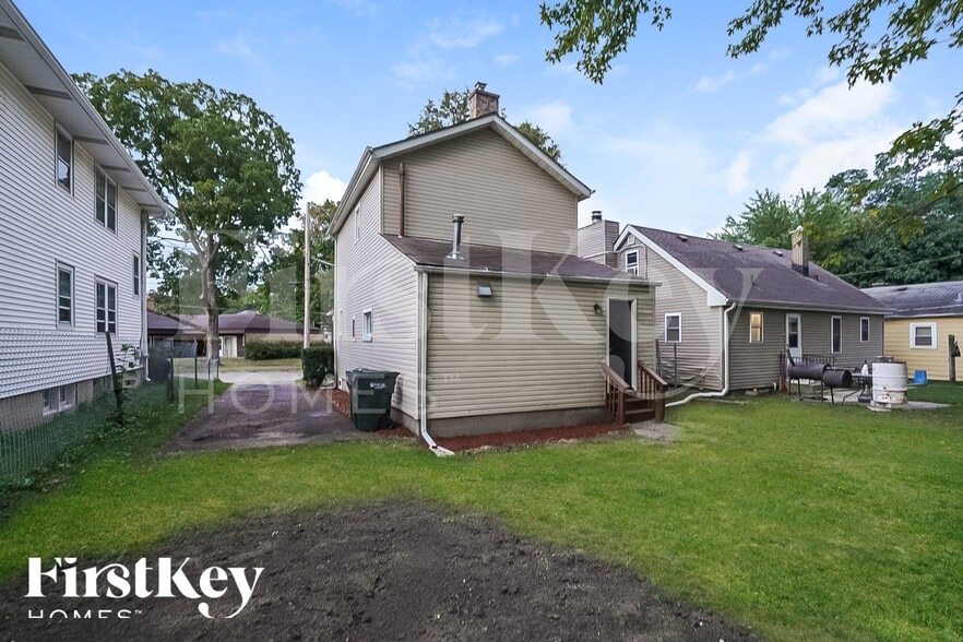 Building Photo - 709 Porter St