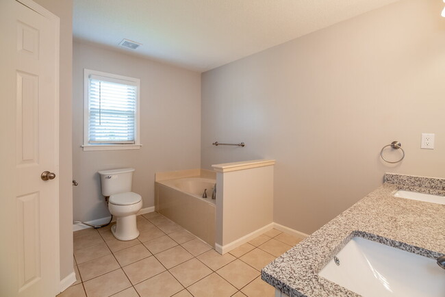 Building Photo - 2776 Fletcher Park Cir E