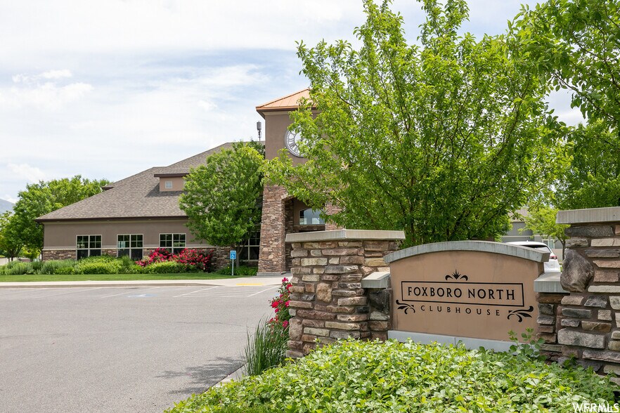 Building Photo - 928 W Stonehaven Dr