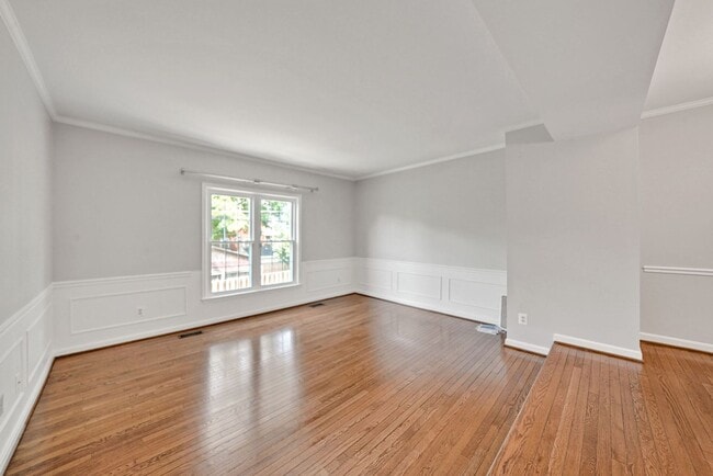Building Photo - Updated // 3 Bedroom 2 Bathroom Condo // A...