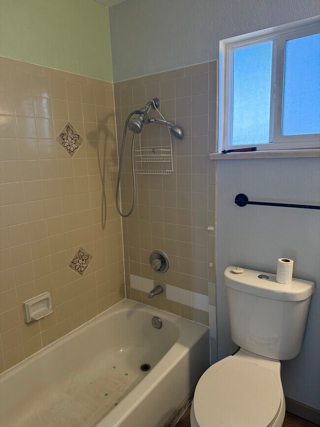 Building Photo - 2896 Orchard Ave