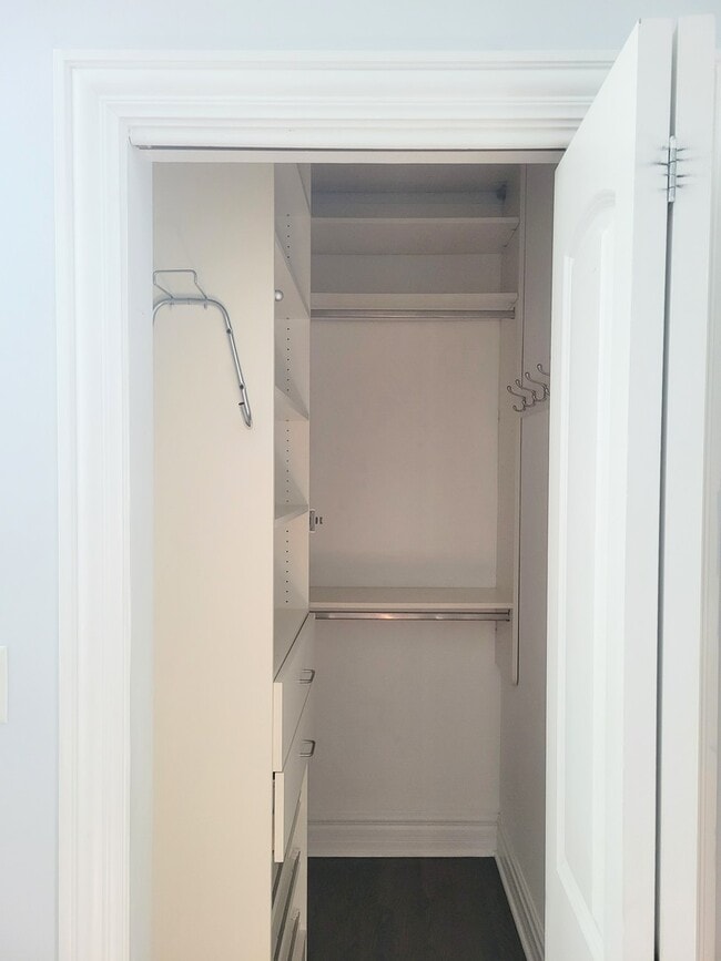 Building Photo - 1704 N Wells St