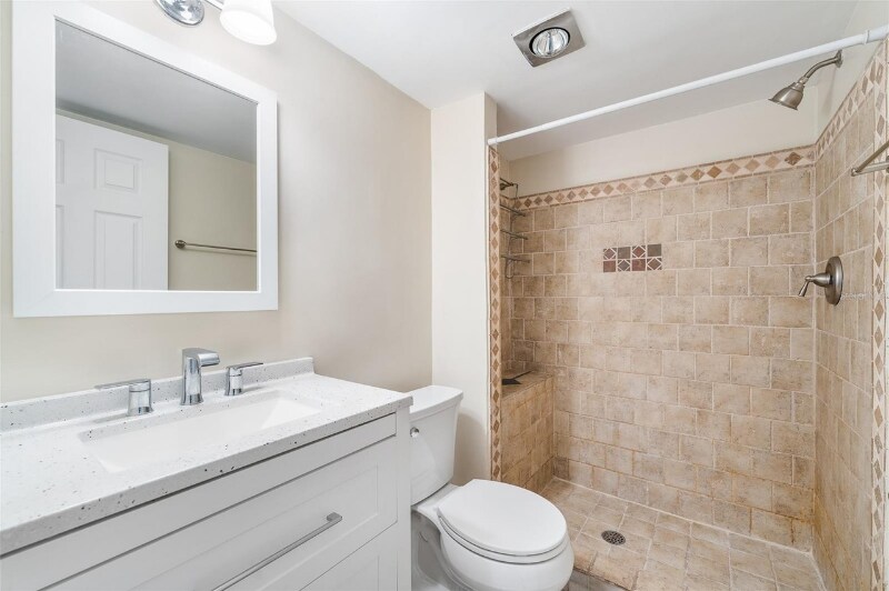 Building Photo - 5071 Eaglesmere Dr