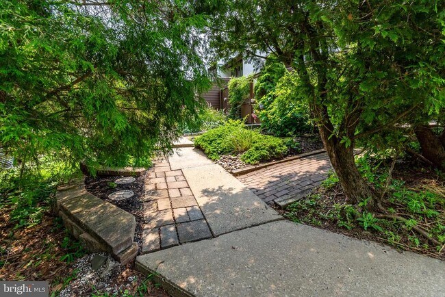 Building Photo - 9 Arden Way