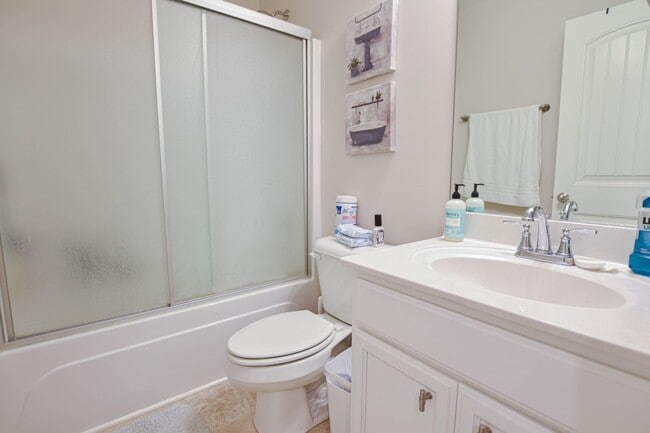 Building Photo - Pet Friendly Three Bedroom in Pleasant View!