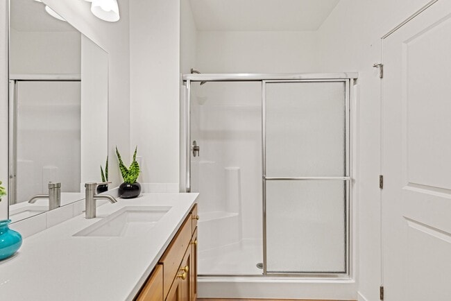 Building Photo - New Construction! Free first month rent