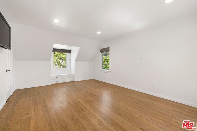 Building Photo - 501 Cascada Way