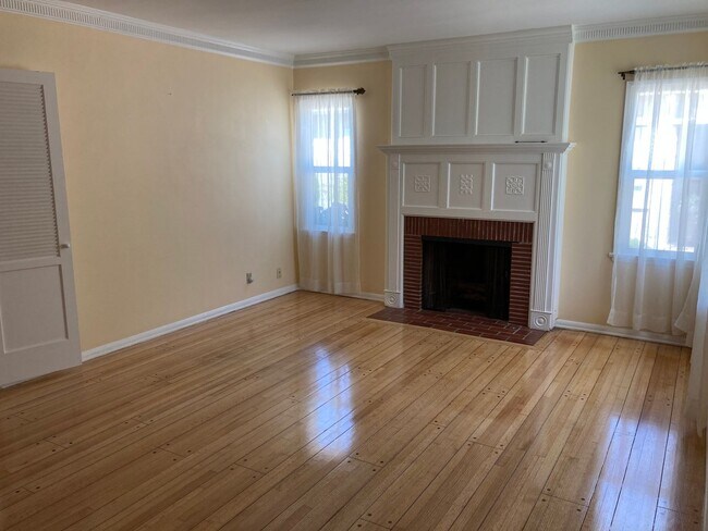 Building Photo - Santa Monica 3bd 2ba