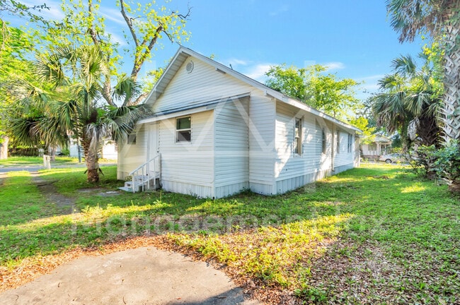 Building Photo - 2056 Moncrief Rd
