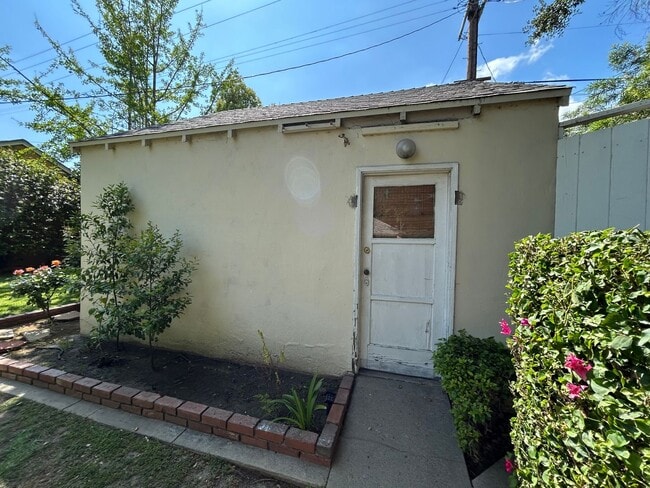 Building Photo - Rare Nostalgic Vintage 2Bedroom Home