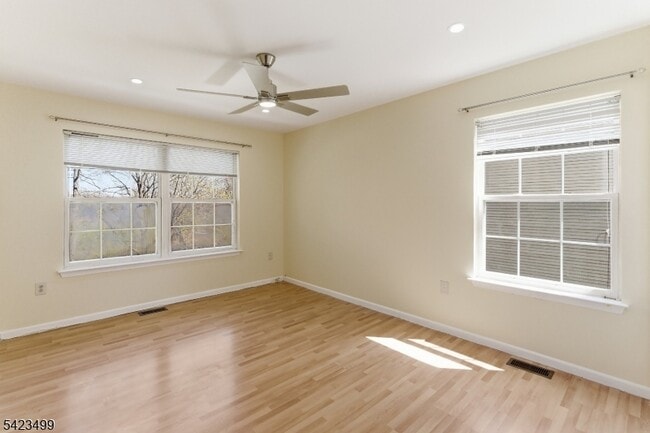 Building Photo - 62 Magellan Way