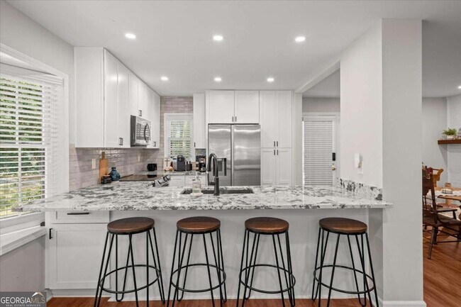 Building Photo - 541 N White St