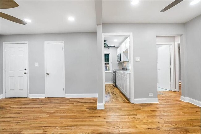 Building Photo - 6411 S Leclaire Ave