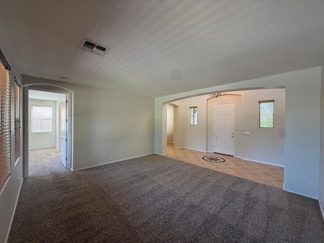 Building Photo - 906 W Glenmere Dr