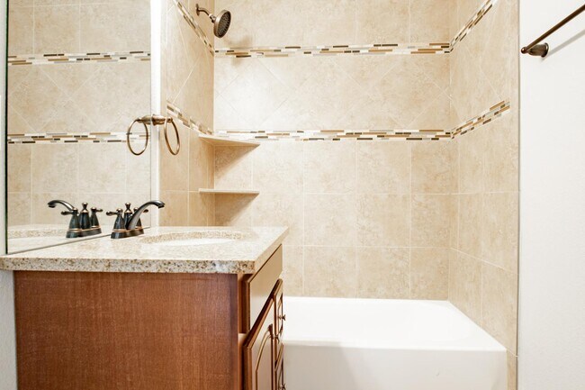 Building Photo - Polished Jefferson Park home with big front & backyards