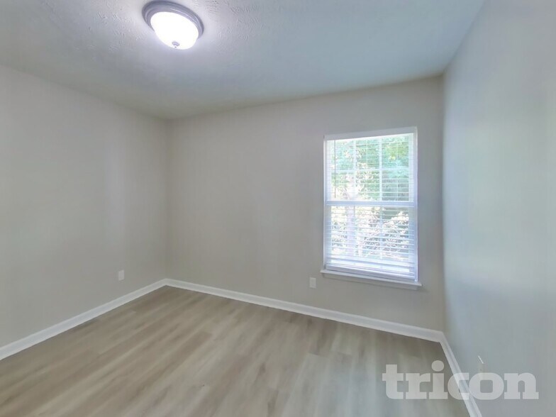 Building Photo - 1056 Shire Dr