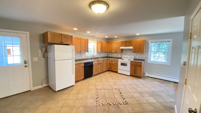 Building Photo - 308 Silver St