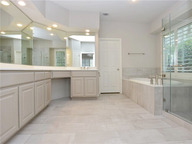 Building Photo - 2006 S Oak Canyon Rd