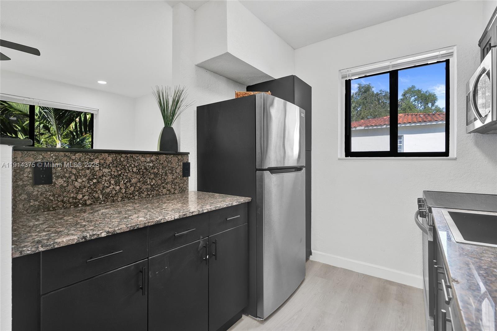 Building Photo - 11643 NE 11th Pl